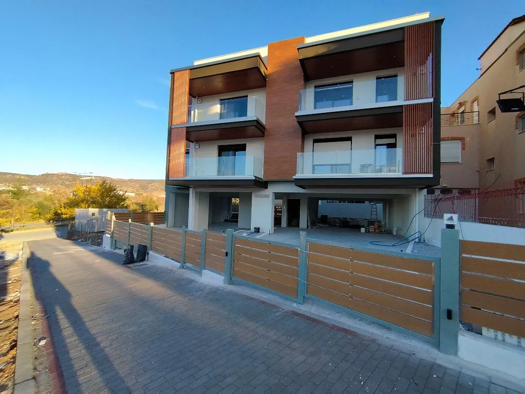 Three-Bedroom Apartment for Sale in Polichni, Thessaloniki Western Suburbs