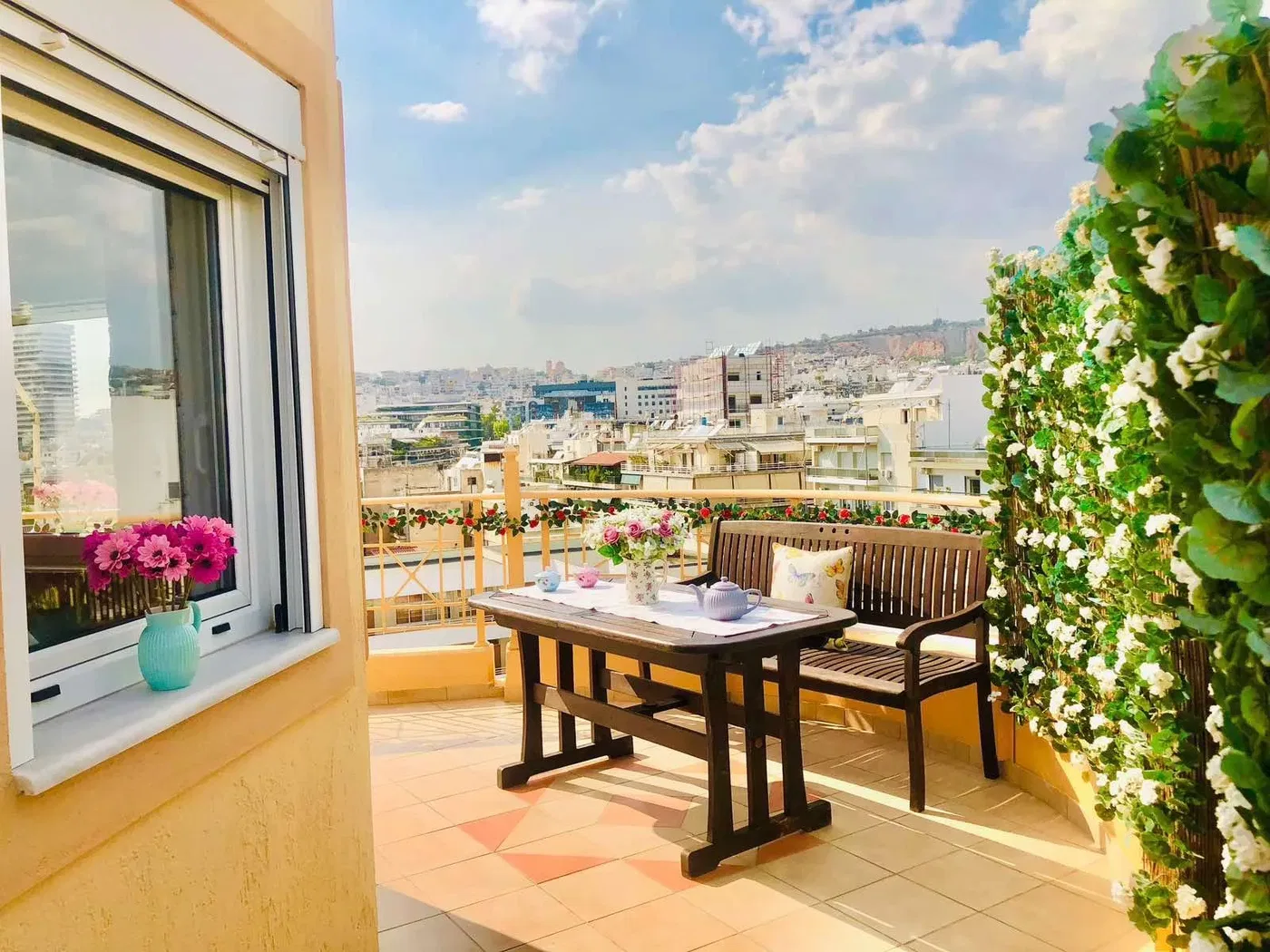 90 m² One-Bedroom Renovated Apartment for Sale in Ampelokipoi, Athens Center
