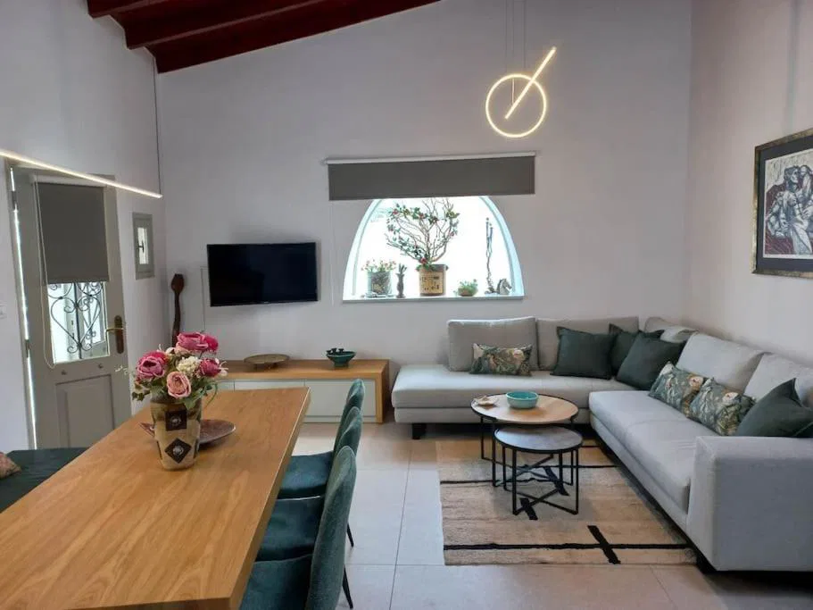 Renovated 90 m² Villa with One Bedrooms for Rent in Agia Marina, Chania