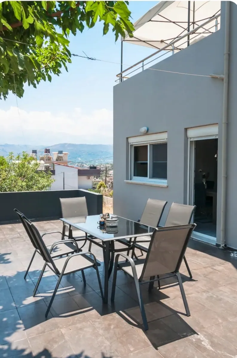 Sea View Three-Bedroom Villa for Rent in Chania