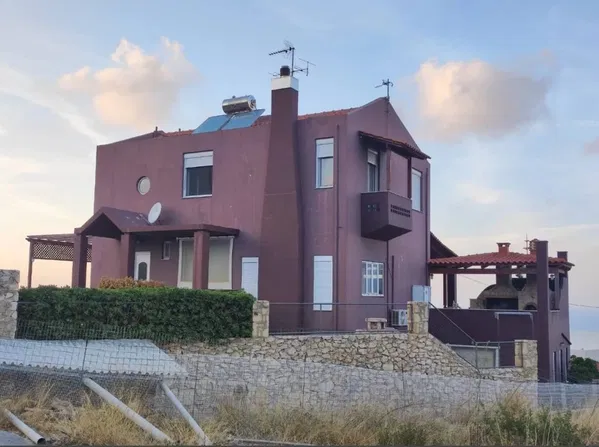 Six-Bedroom Renovated Villa for Sale in Maroulas, Rethymnon