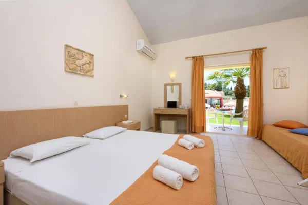 3700 m² Hotel for Sale in Corfu, Ionian Islands — photo 5