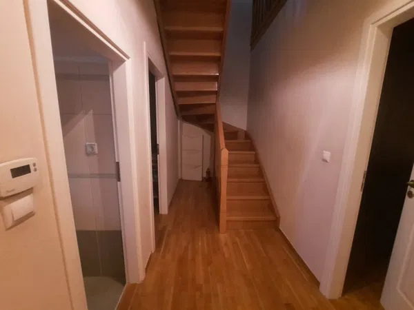 158 m² Villa with Three Bedrooms for Sale in Vyronas, Athens Eastern Suburbs — photo 4