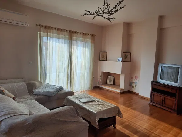 158 m² Villa with Three Bedrooms for Sale in Vyronas, Athens Eastern Suburbs
