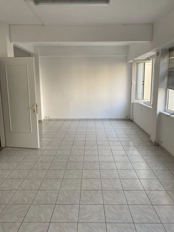 60 m² Business for Rent in Center Athens, Athens Center