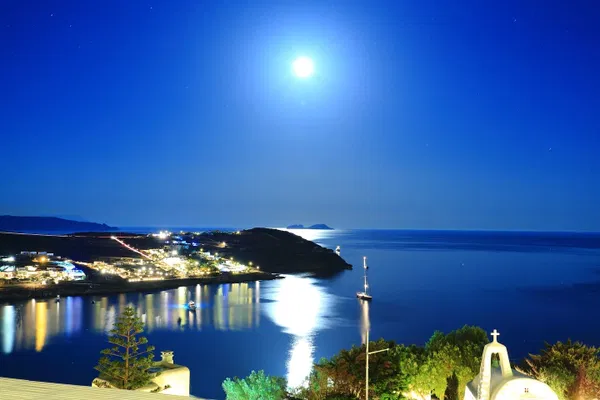 Sea-View 650 m² Villa with Seven Bedrooms for Sale in Mykonos, Cyclades — photo 3