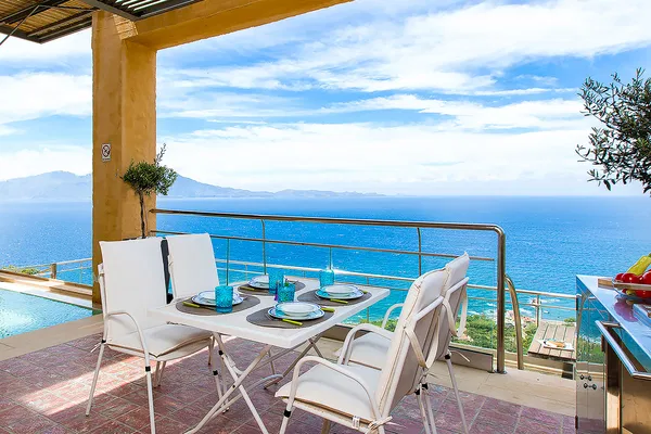 Sea View Four-Bedroom Villa for Sale in Kolymbari, Platanias — photo 5