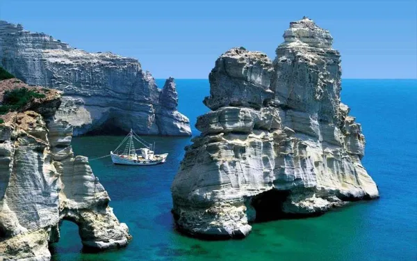 Sea-View 5,065 m² Plot for Sale in Milos, Cyclades — photo 4