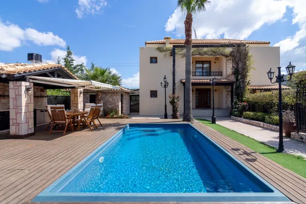 570 m² Villa with Four Bedrooms for Sale in Heraklion — photo 3