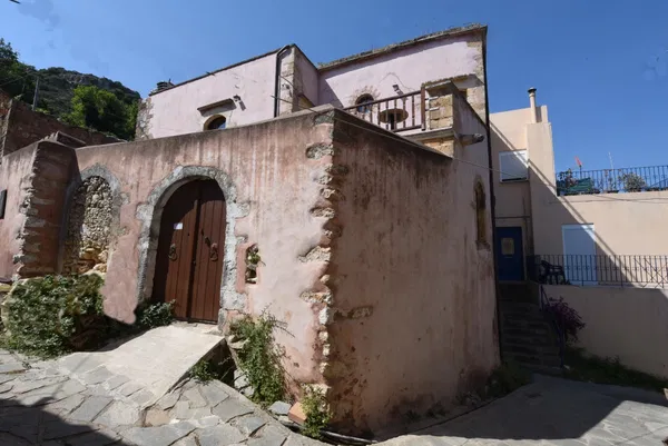 100 m² Villa with Two Bedrooms for Sale in Perivolia, Chania