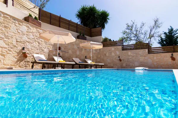 240 m² Villa with Six Bedrooms for Sale in Rethymnon — photo 3