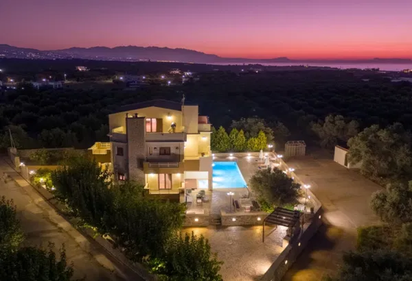 Seafront 585 m² Villa with Five Bedrooms for Sale in Rethymnon — photo 2