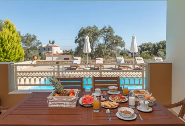 Seafront 585 m² Villa with Five Bedrooms for Sale in Rethymnon — photo 5