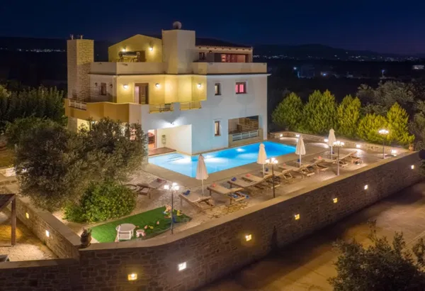 Seafront 585 m² Villa with Five Bedrooms for Sale in Rethymnon