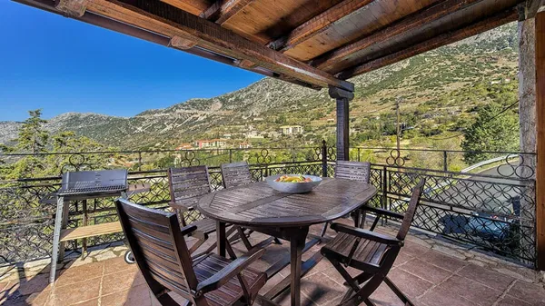 305 m² Hotel for Sale in Arachova, Boeotia — photo 3
