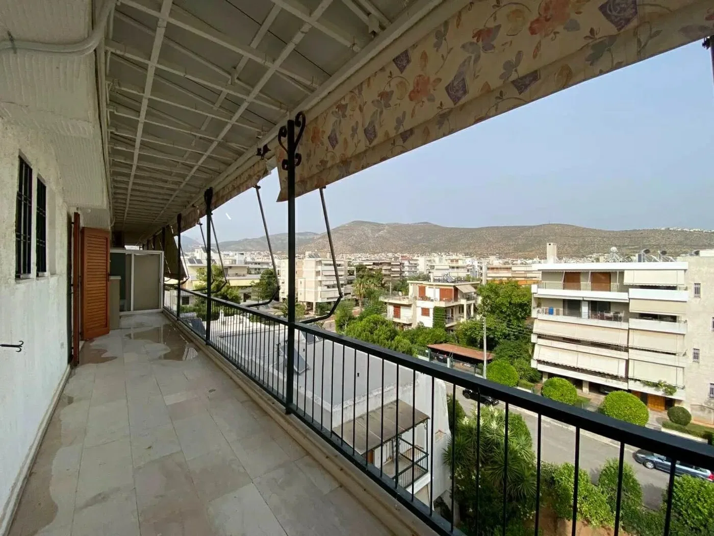 114 m² Renovated Three-Bedroom Apartment for Sale in Glyfada, Athens Southern suburbs