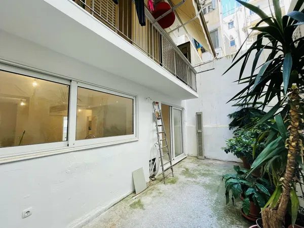 73 m² Two-Bedroom Apartment for Sale in Neos Kosmos, Athens Center