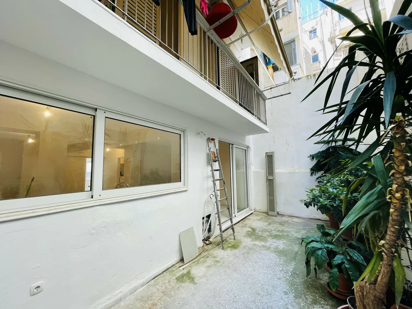 73 m² Two-Bedroom Apartment for Sale in Neos Kosmos, Athens Center