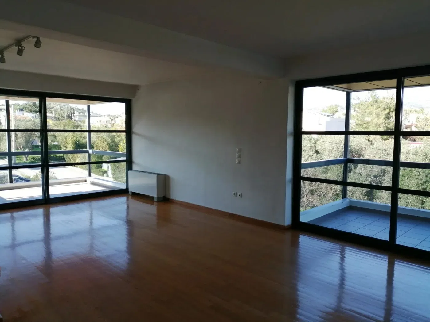 102 m² Apartment with Three Bedrooms for Sale in Vari - Varkiza, Athens Southern suburbs