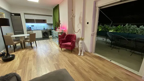 Renovated 56 m² Penthouse with One Bedrooms for Sale in Center Athens, Athens Center — photo 2