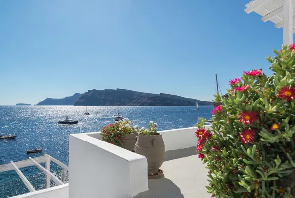 300 m² Sea-View Hotel for Sale in Santorini, Cyclades — photo 2