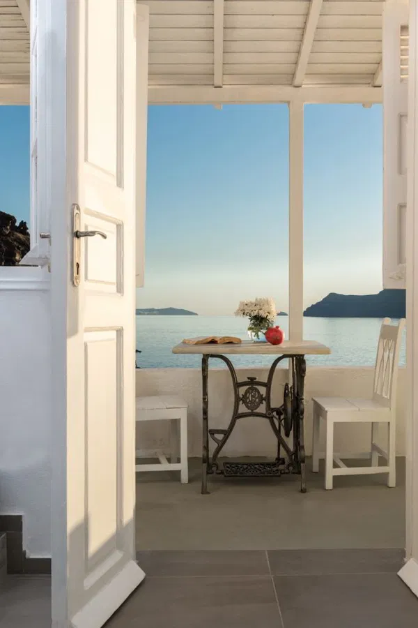 300 m² Sea-View Hotel for Sale in Santorini, Cyclades — photo 4