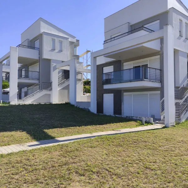 Sea-View 200 m² Villa with Three Bedrooms for Sale in Thermi Thessaloniki, Thessaloniki Eastern Suburbs — photo 4