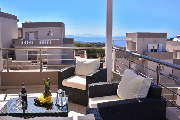Two-Bedroom Villa for Sale in Agios Nikolaos, Lasithi