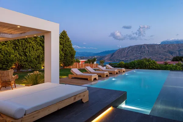 Sea-View 280 m² Villa with Five Bedrooms for Sale in Chania — photo 2