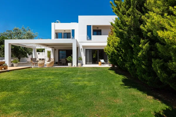 Sea-View 280 m² Villa with Five Bedrooms for Sale in Chania — photo 4