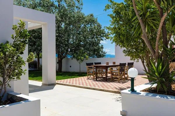 Sea-View 280 m² Villa with Five Bedrooms for Sale in Chania — photo 5