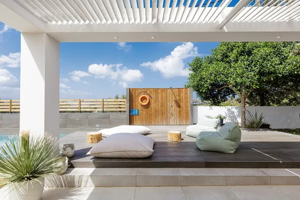 Sea-View 280 m² Villa with Five Bedrooms for Sale in Chania — photo 3