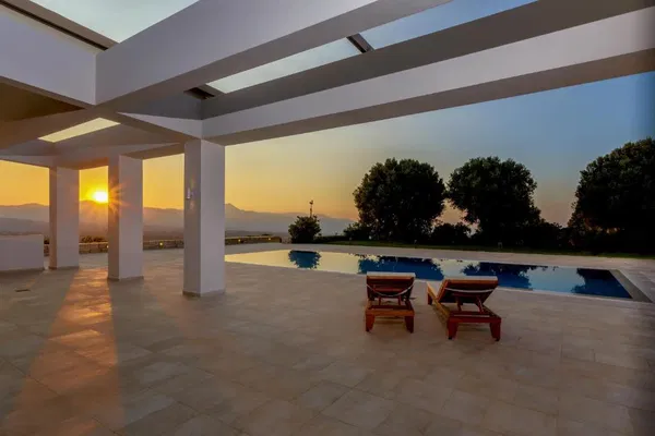 680 m² Villa with Seven Bedrooms for Sale in Heraklion — photo 5