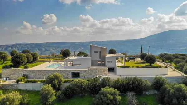 680 m² Villa with Seven Bedrooms for Sale in Heraklion — photo 4