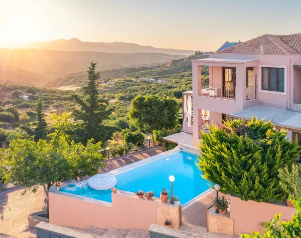Sea-View 305 m² Villa with Seven Bedrooms for Sale in Heraklion — photo 2