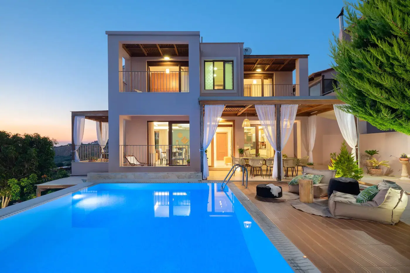Sea-View 305 m² Villa with Seven Bedrooms for Sale in Heraklion