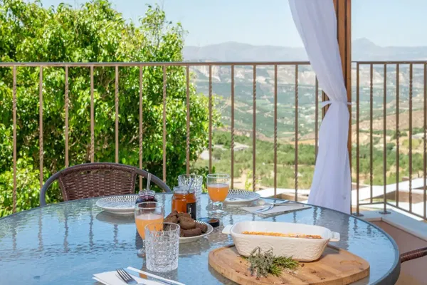 Sea-View 305 m² Villa with Seven Bedrooms for Sale in Heraklion — photo 4