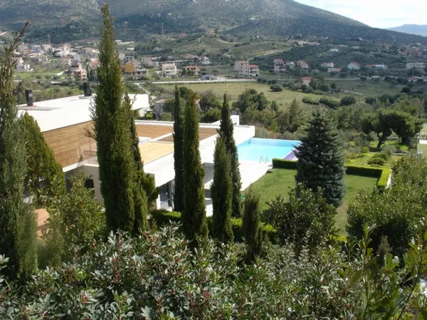 Sea-View 560 m² Villa with Five Bedrooms for Sale in Kalyvia Thorikou, Lagonisi — photo 4