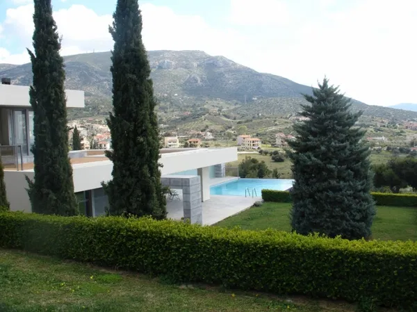 Sea-View 560 m² Villa with Five Bedrooms for Sale in Kalyvia Thorikou, Lagonisi — photo 5