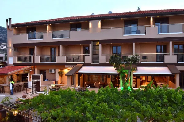 Hotel for Sale in Heraklion with Bar — photo 2