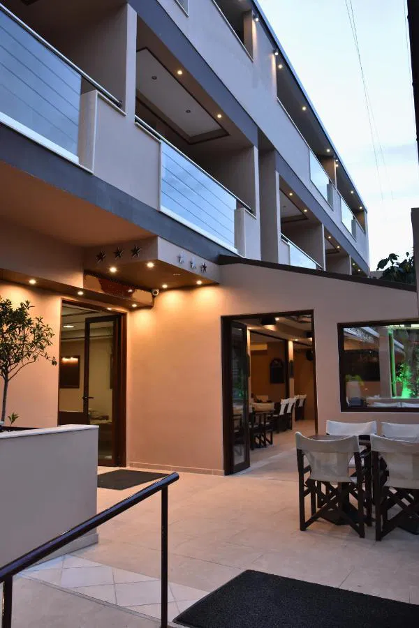 Hotel for Sale in Heraklion with Bar — photo 3