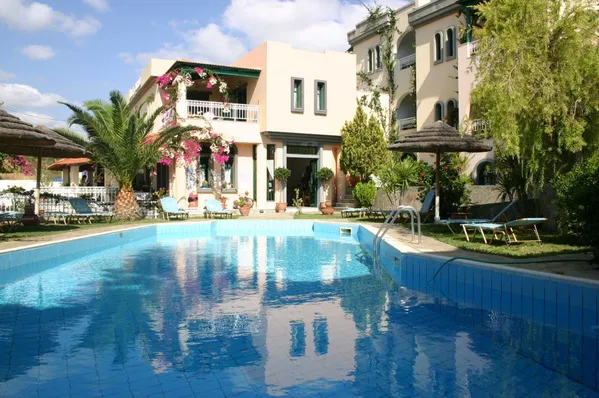 950 m² Hotel for Sale in Heraklion — photo 2