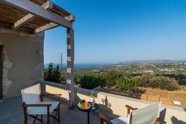Three-Bedroom Sea View Apartment for Rent in Kastellos, Apokoronas — photo 5
