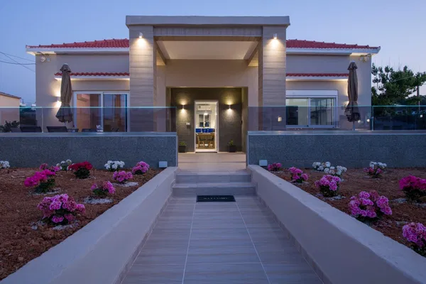 Three-Bedroom Villa for Rent in Stalos, Chania — photo 2