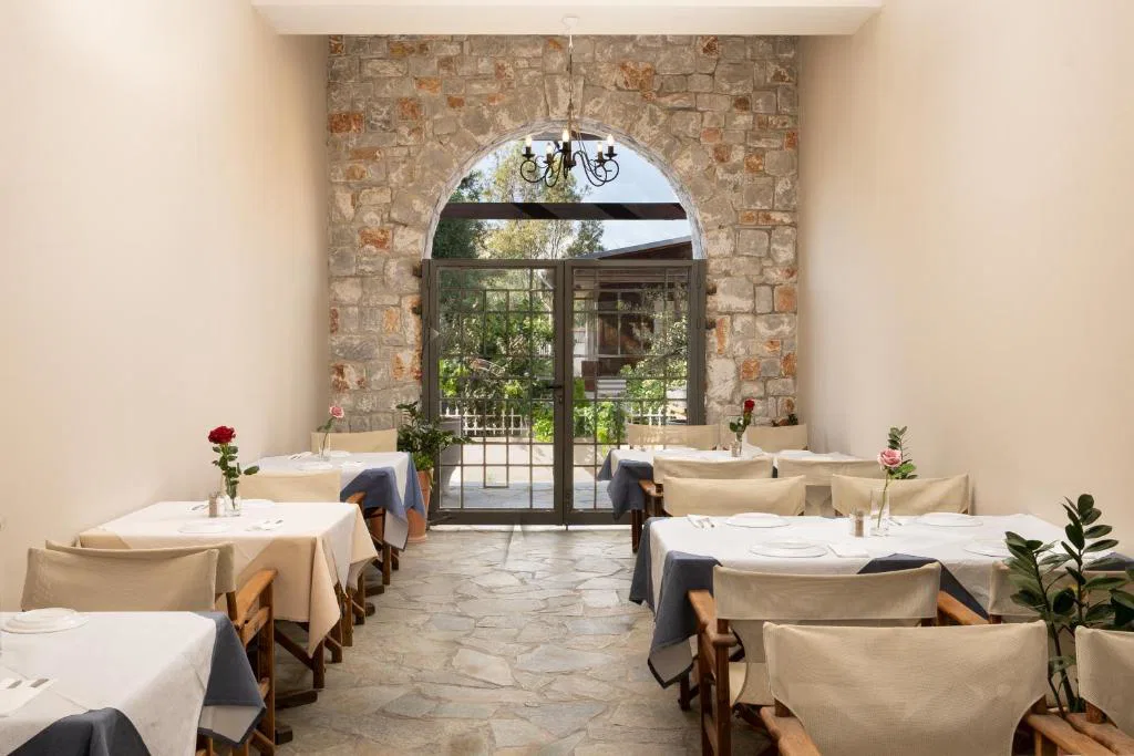 1000 m² Hotel for Sale in Chania