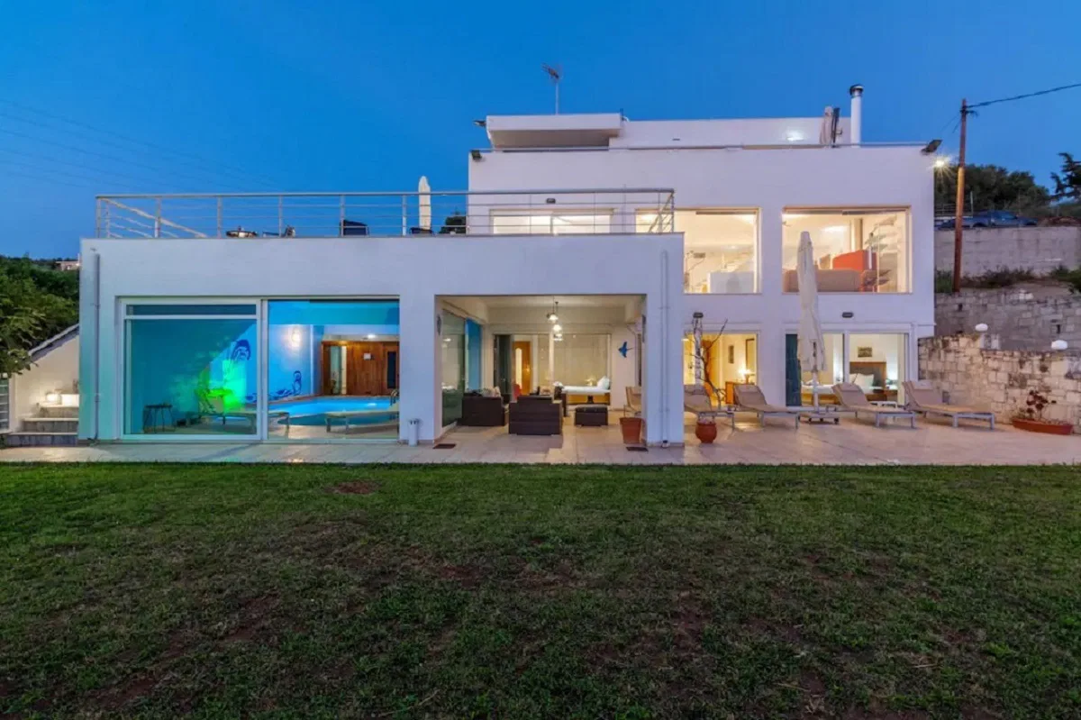 400 m² Villa with Five Bedrooms for Sale in Heraklion