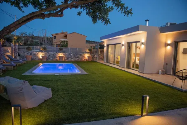 Seafront Two-Bedroom Villa for Sale in Agia Pelagia, Malevizi — photo 2