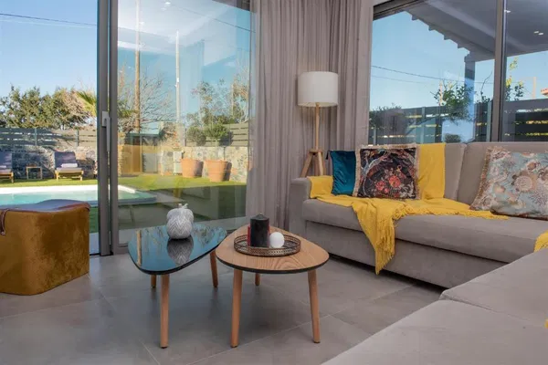 Seafront Two-Bedroom Villa for Sale in Agia Pelagia, Malevizi — photo 4