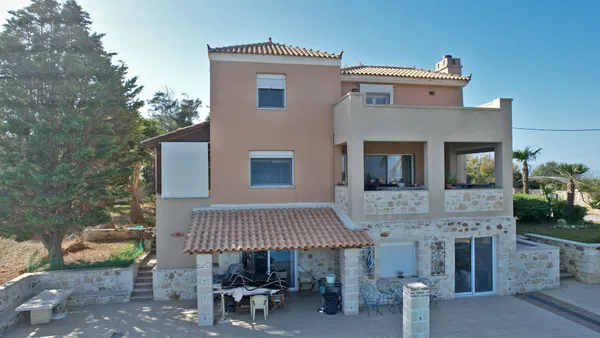 Sea View 155 m² Villa with Four Bedrooms for Sale in Galatas, Chania — photo 4