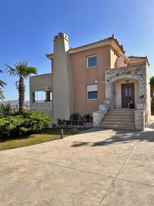 Sea View 155 m² Villa with Four Bedrooms for Sale in Galatas, Chania — photo 3